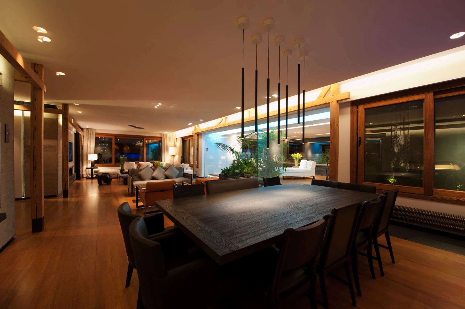 Teak wood and plants - Photo 3