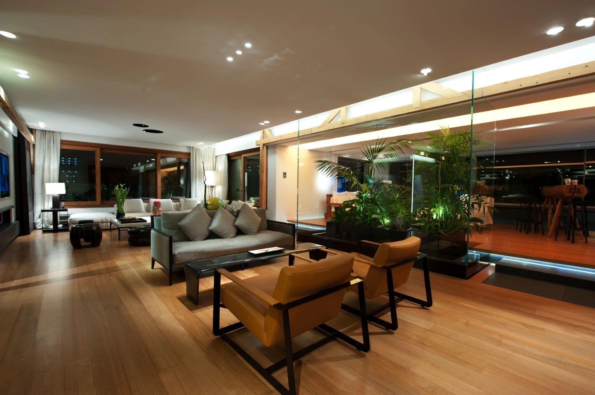 Teak wood and plants - Photo 4