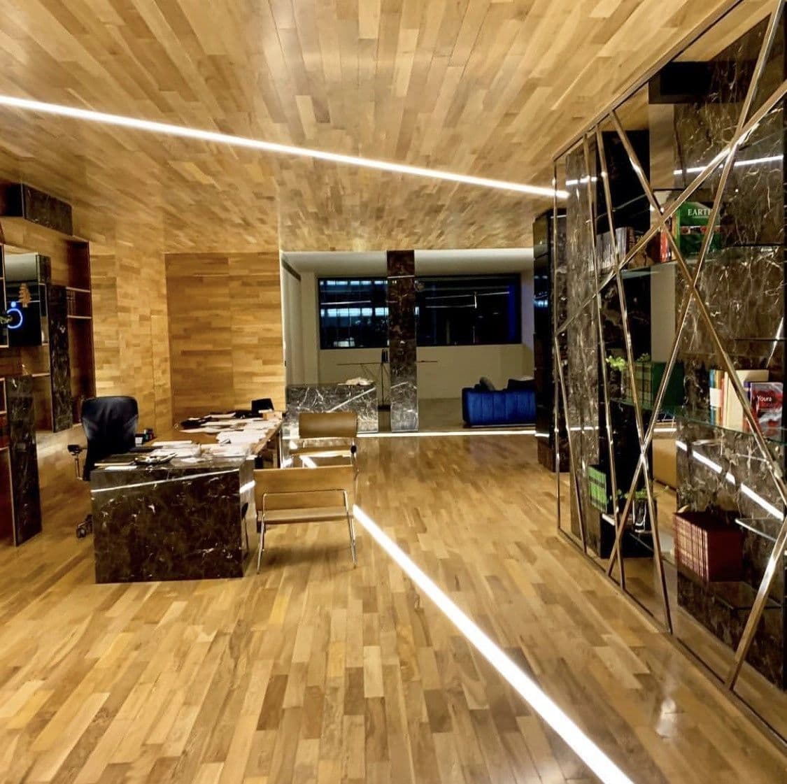 Wood and lights - Photo 1